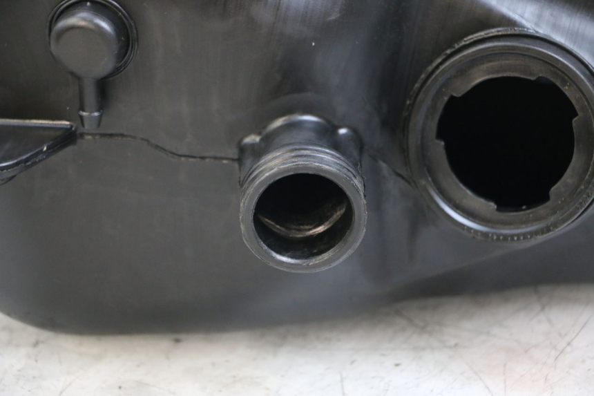 photo de BRANDSTOFTANK PIAGGIO MP3 125 (2006 - 2014) - Bevestigingspunten