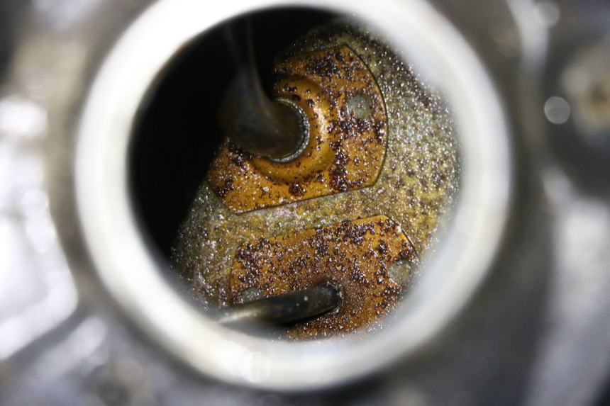 photo de BRANDSTOFTANK HONDA NSR R 125 (1994 - 2003) - Zoom op gebruiksstaat