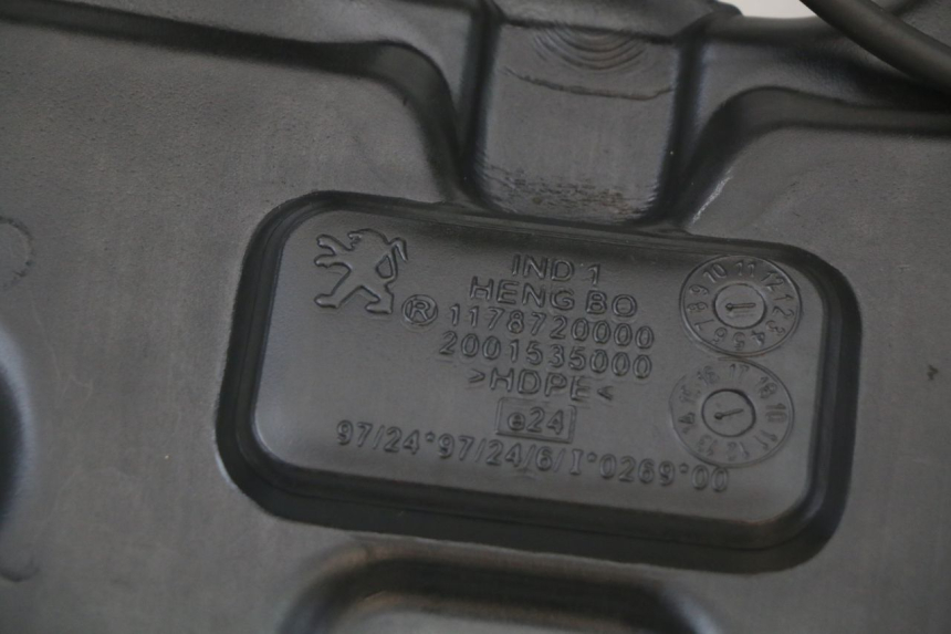 photo de BRANDSTOFTANK PEUGEOT DJANGO 125 (2014 - 2017) - Detail van het onderdeel
