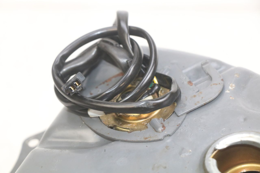 photo de BRANDSTOFTANK HONDA SCV LEAD 100 (2003 - 2007) - Zoom op gebruiksstaat