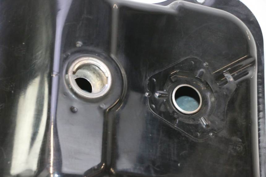 photo de BRANDSTOFTANK HONDA SH 125 (2001 - 2003) - Detail van het onderdeel