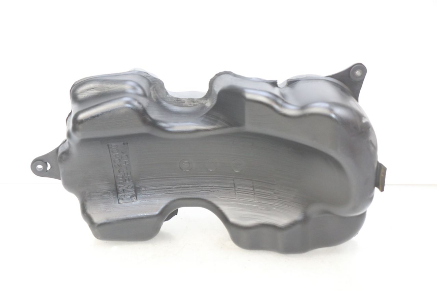 photo de BRANDSTOFTANK SUZUKI SIXTEEN 125 (2008 - 2010) - Detail van het onderdeel