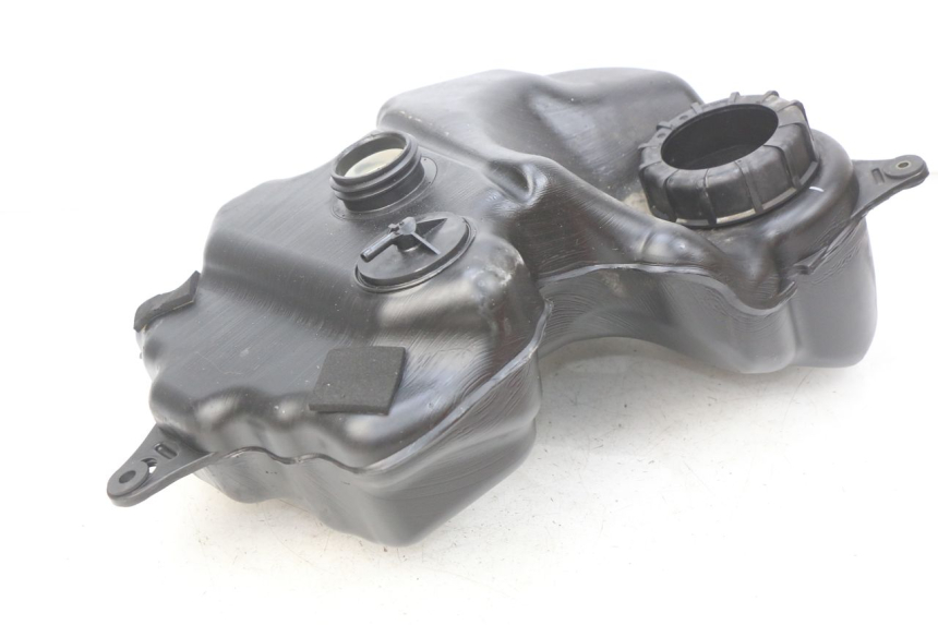 photo de BRANDSTOFTANK SUZUKI SIXTEEN 125 (2008 - 2010) - Zoom op gebruiksstaat