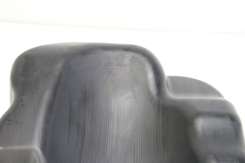 photo de BRANDSTOFTANK SUZUKI SIXTEEN 125 (2008 - 2010) - Zoom op componenten