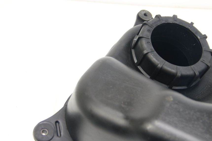 photo de BRANDSTOFTANK SUZUKI SIXTEEN 125 (2008 - 2010) - Andere kijkhoek