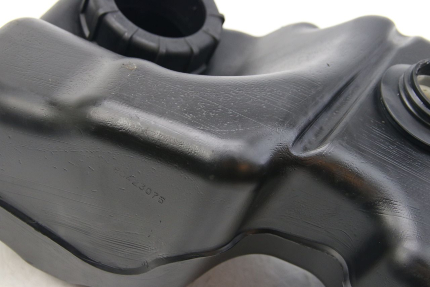 photo de BRANDSTOFTANK SUZUKI SIXTEEN 125 (2008 - 2010) - Technische close-up