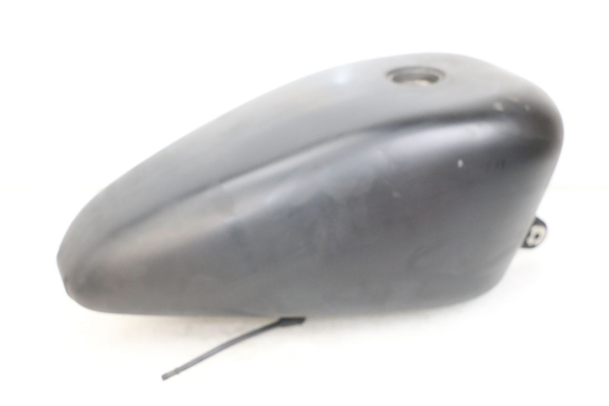 photo de BRANDSTOFTANK HARLEY DAVIDSON SPORTSTER XL CUSTOM 1200 (2003 - 2004) - Zoom op gebruiksstaat