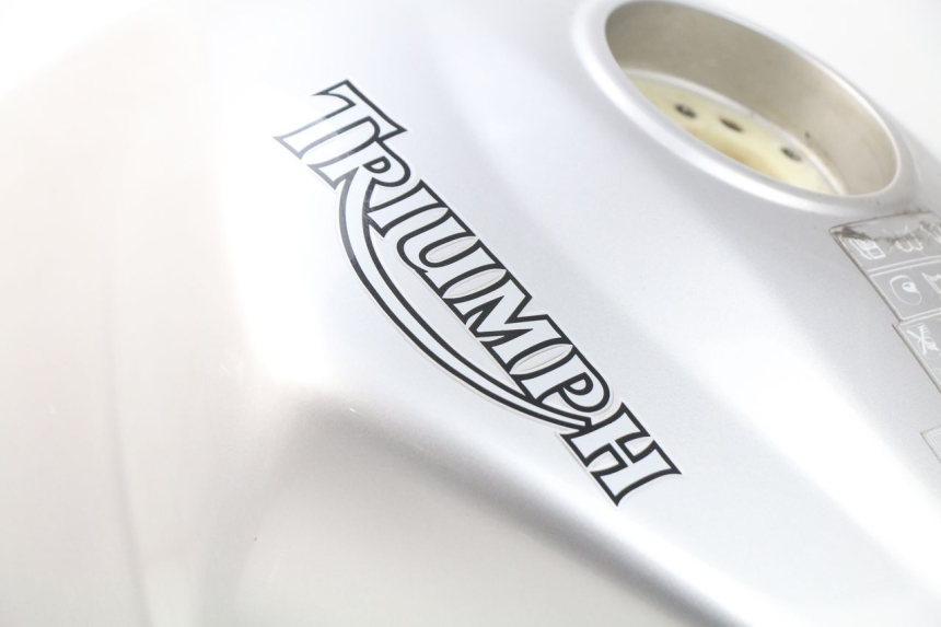 photo de BRANDSTOFTANK TRIUMPH SPRINT ST ABS 1050 (2005 - 2007) - Zoom op componenten