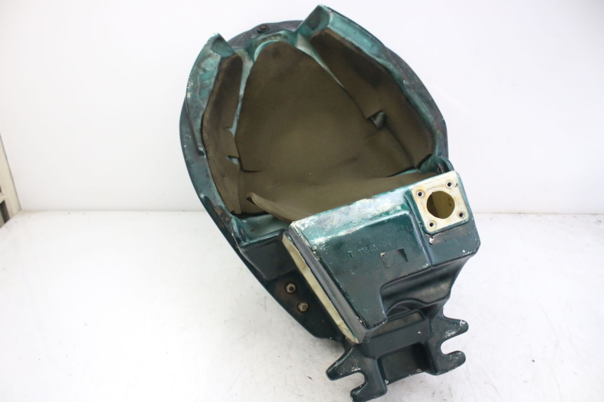 photo de BRANDSTOFTANK TRIUMPH SPRINT ST 955 (1999 - 2001) - Zoom op gebruiksstaat