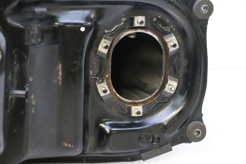 photo de BRANDSTOFTANK HONDA ST PAN EUROPEAN 1100 (1990 - 2002) - Bevestigingspunten