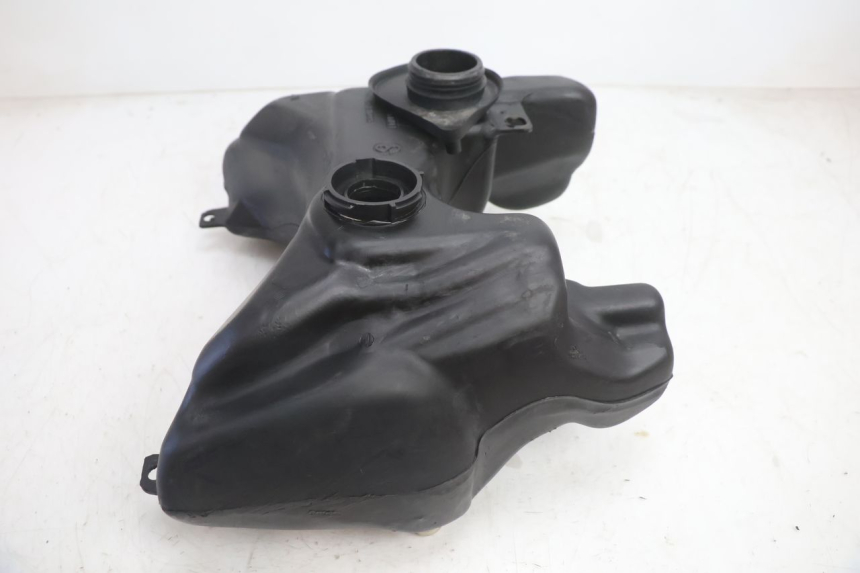 photo de BRANDSTOFTANK PEUGEOT TREKKER 50 (1995 - 2004) - Bevestigingspunten