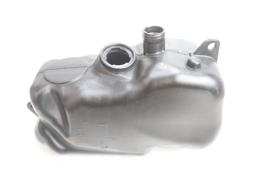 photo de BRANDSTOFTANK PIAGGIO X8 STREET 125 (2006 - 2007) - Detail van het onderdeel