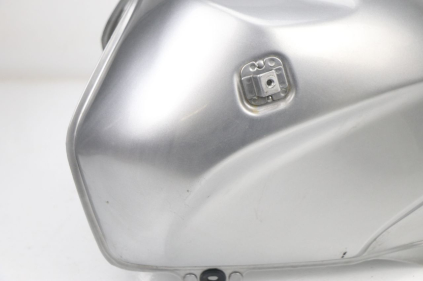 photo de BRANDSTOFTANK HONDA XLV VARADERO 125 (2000 - 2006) - Kenmerkende details