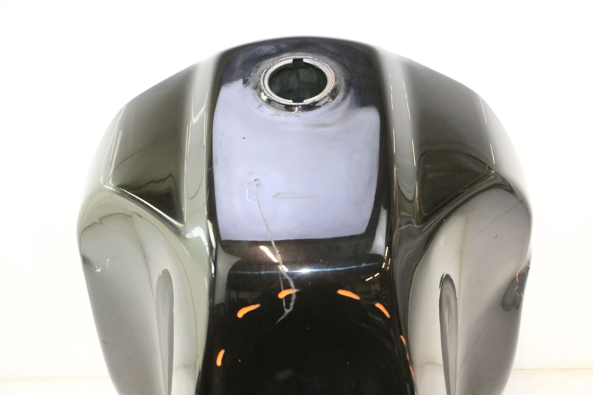 photo de BRANDSTOFTANK HONDA XRV AFRICA TWIN 750 (1990 - 1992) - Focus op structuur
