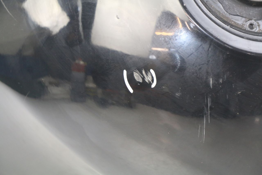 photo de BRANDSTOFTANK KAWASAKI ZZR 600 (1995 - 2004) - Zoom op componenten