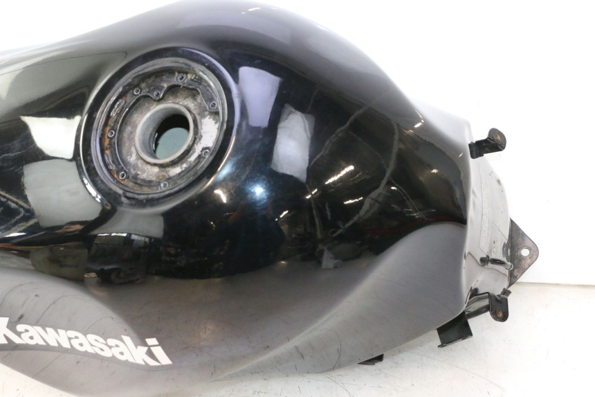 photo de BRANDSTOFTANK KAWASAKI ZZR 600 (1995 - 2004) - Kenmerkende details