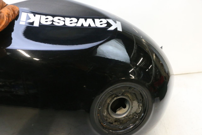 photo de BRANDSTOFTANK KAWASAKI ZZR 600 (1995 - 2004) - Zoom op componenten