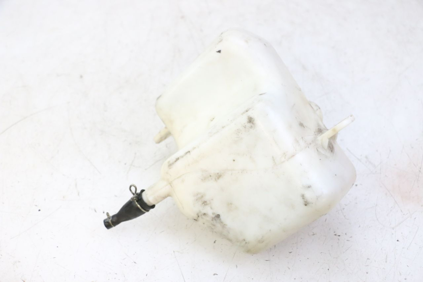 photo de OLIEBEHUIZING KYMCO AGILITY NAKED RENOUVO 2T 50 (2011 - 2018) - Andere kijkhoek