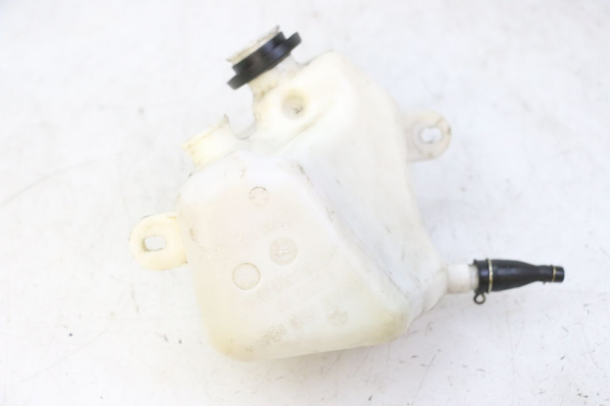 photo de OLIEBEHUIZING KYMCO AGILITY NAKED RENOUVO 2T 50 (2011 - 2018) - Staat van het oppervlak