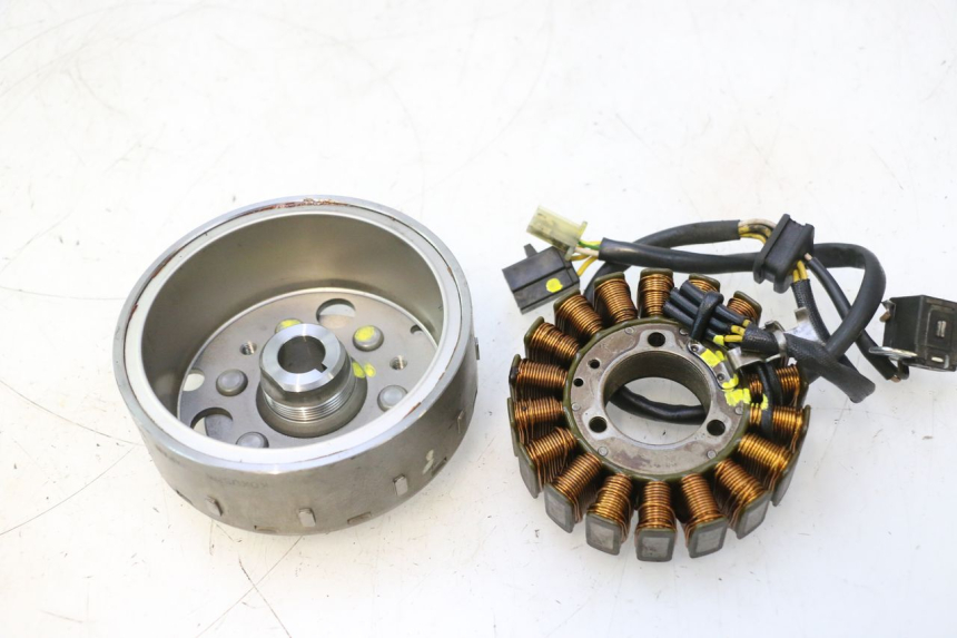 photo de ROTOR STATORE SUZUKI BURGMAN 125 (2007 - 2014) - Zoom op componenten