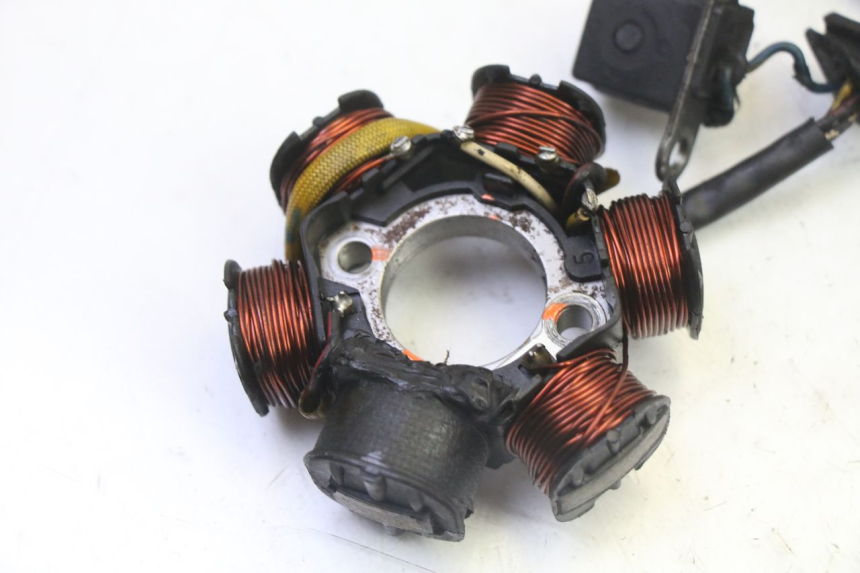 photo de ROTOR STATORE PEUGEOT ELYSTAR 50 (2002 - 2014) - Bevestigingspunten