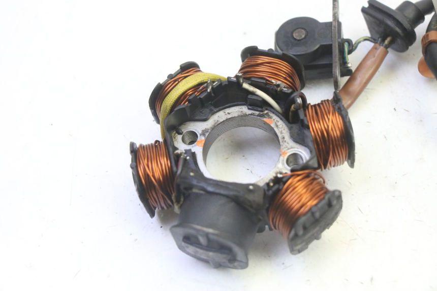 photo de ROTOR STATORE PEUGEOT ELYSTAR 50 (2002 - 2014) - Bevestigingspunten