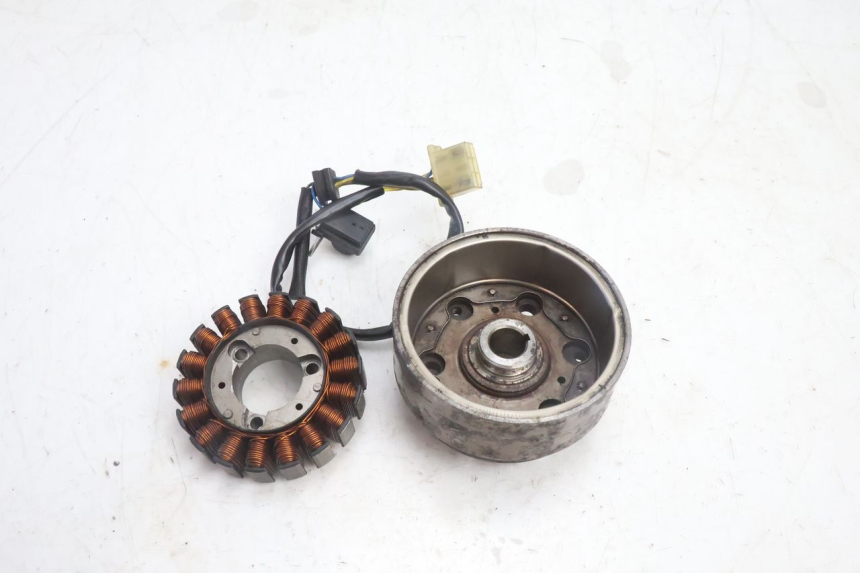 photo de ROTOR STATOREN HONDA FES PANTHEON 2T 125 (1998 - 2002) - Detail van het onderdeel