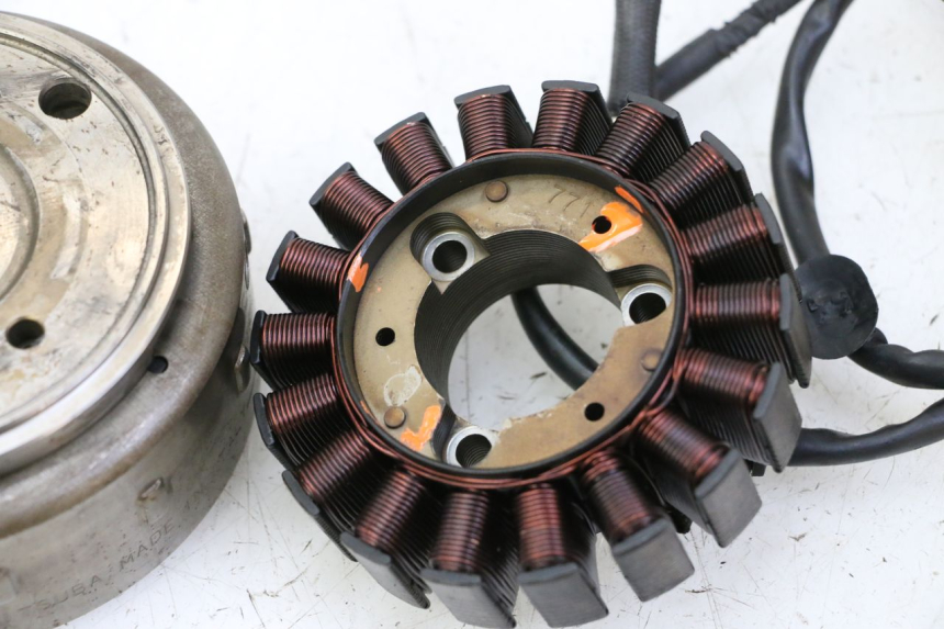 photo de ROTOR STATOREN HONDA FES S-WING SWING ABS 125 (2007 - 2015) - Zoom op componenten