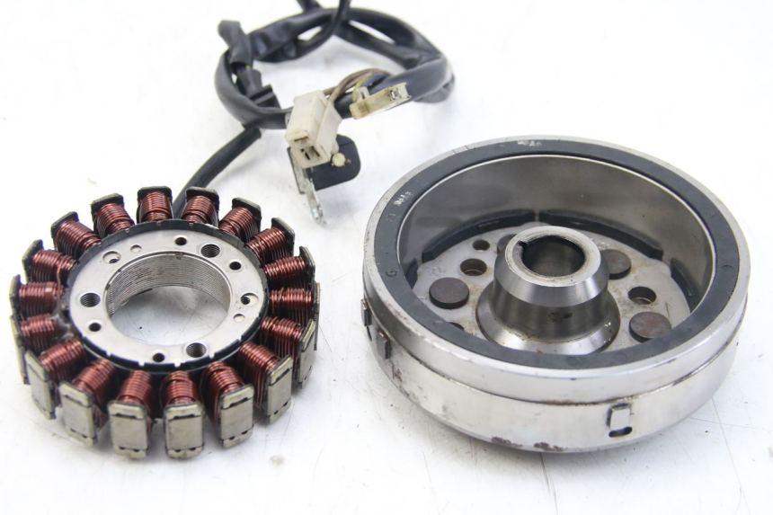 photo de ROTOR STATOREN YAMAHA FZS FAZER 600 (1998 - 2001) - Andere kijkhoek