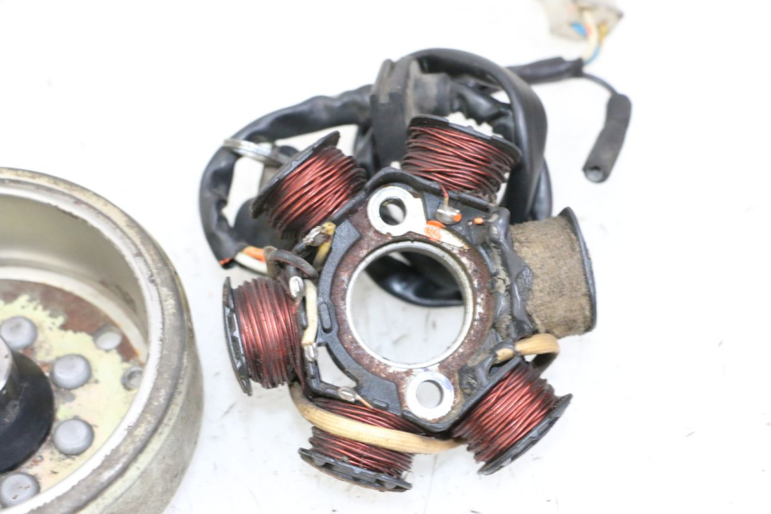 photo de ROTOR STATOREN PEUGEOT KISBEE 2T 50 (2010 - 2017) - Zoom op componenten