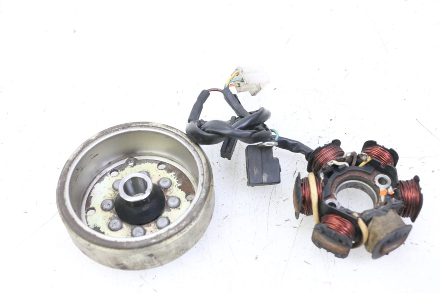 photo de ROTOR STATOREN PEUGEOT KISBEE 2T 50 (2010 - 2017) - Bevestigingspunten