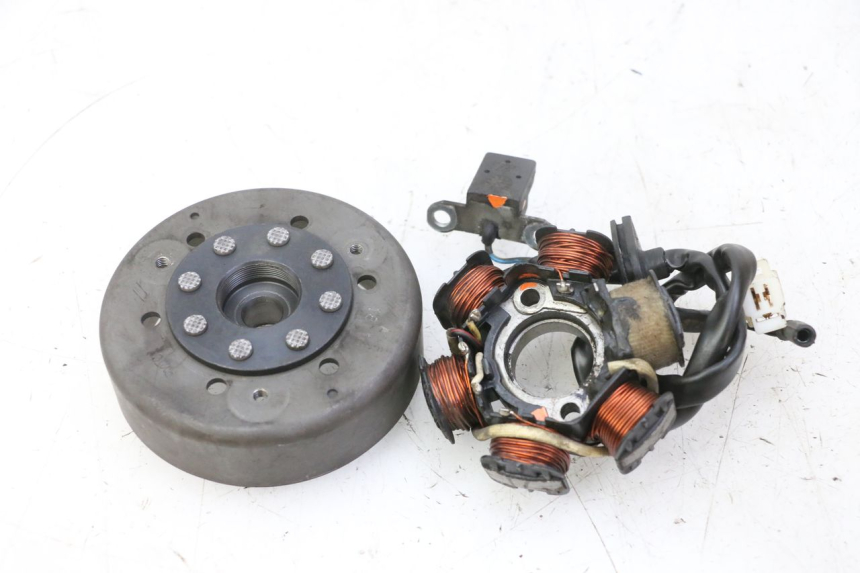 photo de ROTOR STATOREN PEUGEOT KISBEE 2T 50 (2010 - 2017) - Hoofdaanzicht