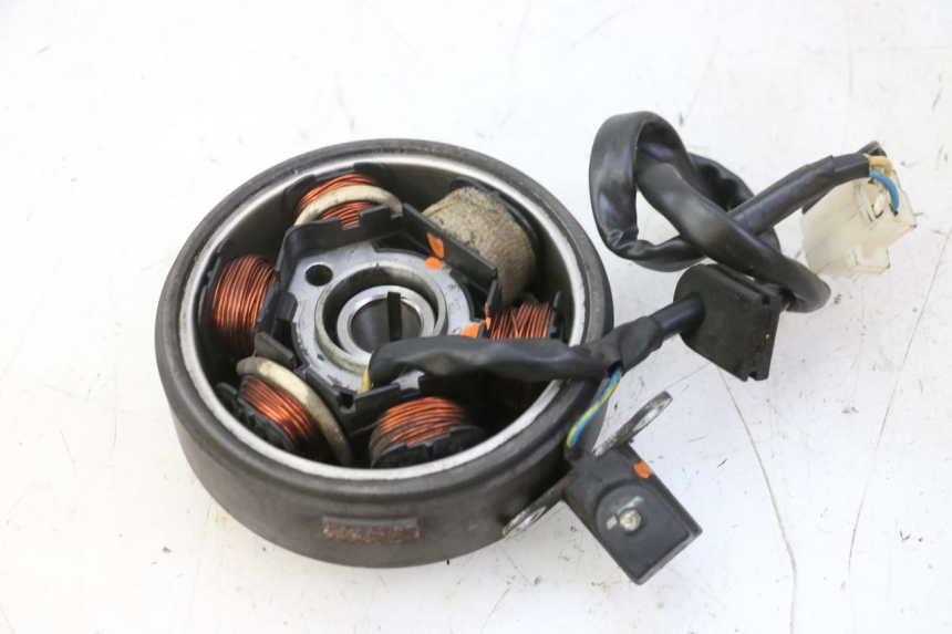 photo de ROTOR STATOREN PEUGEOT KISBEE 2T 50 (2010 - 2017) - Detail van het onderdeel