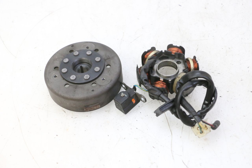 photo de ROTOR STATOREN PEUGEOT KISBEE 2T 50 (2010 - 2017) - Zoom op gebruiksstaat