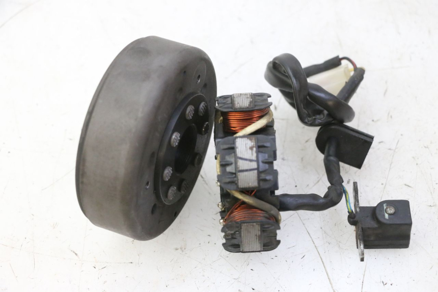 photo de ROTOR STATOREN PEUGEOT KISBEE 2T 50 (2010 - 2017) - Technische close-up