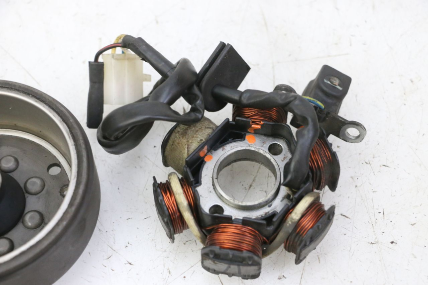 photo de ROTOR STATOREN PEUGEOT KISBEE 2T 50 (2010 - 2017) - Bevestigingspunten