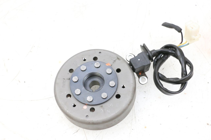 photo de ROTOR STATOREN PEUGEOT KISBEE 2T 50 (2010 - 2017) - Detail van het onderdeel