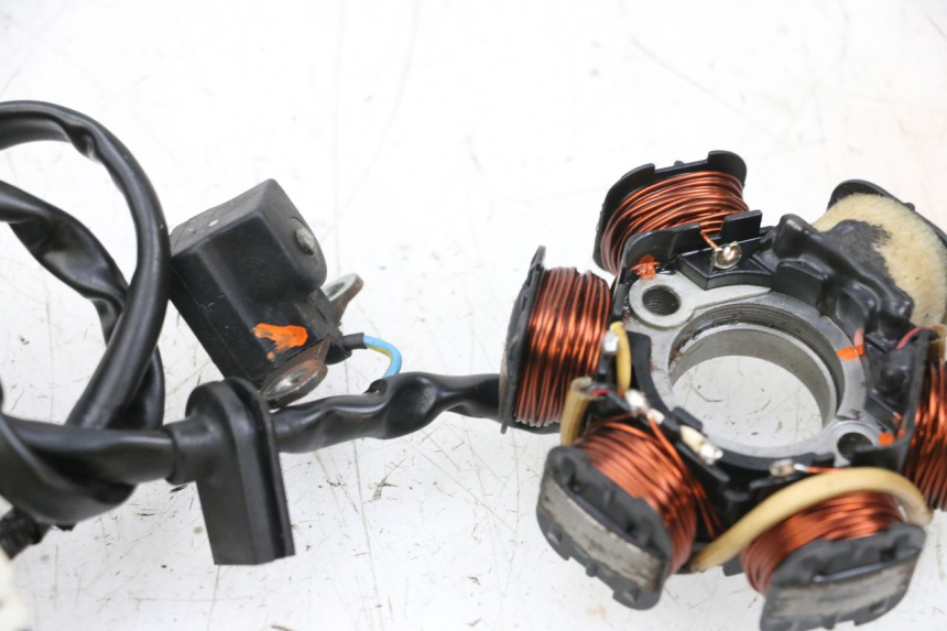 photo de ROTOR STATOREN PEUGEOT KISBEE 2T 50 (2010 - 2017) - Andere kijkhoek