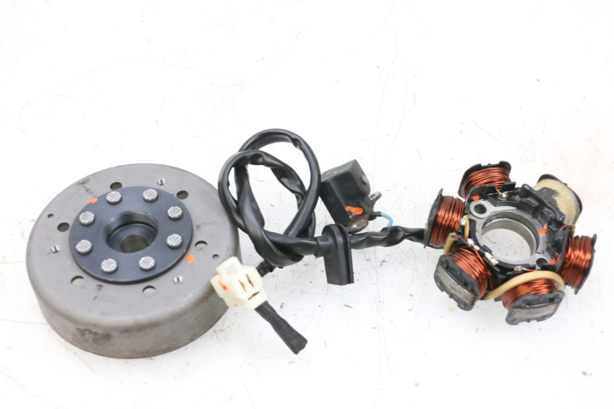 photo de ROTOR STATOREN PEUGEOT KISBEE 2T 50 (2010 - 2017) - Technische close-up