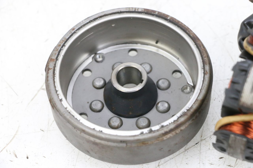 photo de ROTOR STATOREN PEUGEOT KISBEE 2T 50 (2010 - 2017) - Bevestigingspunten