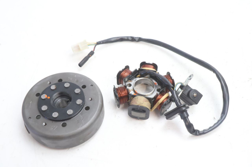 photo de ROTOR STATOREN PEUGEOT KISBEE 2T 50 (2010 - 2017) - Hoofdaanzicht