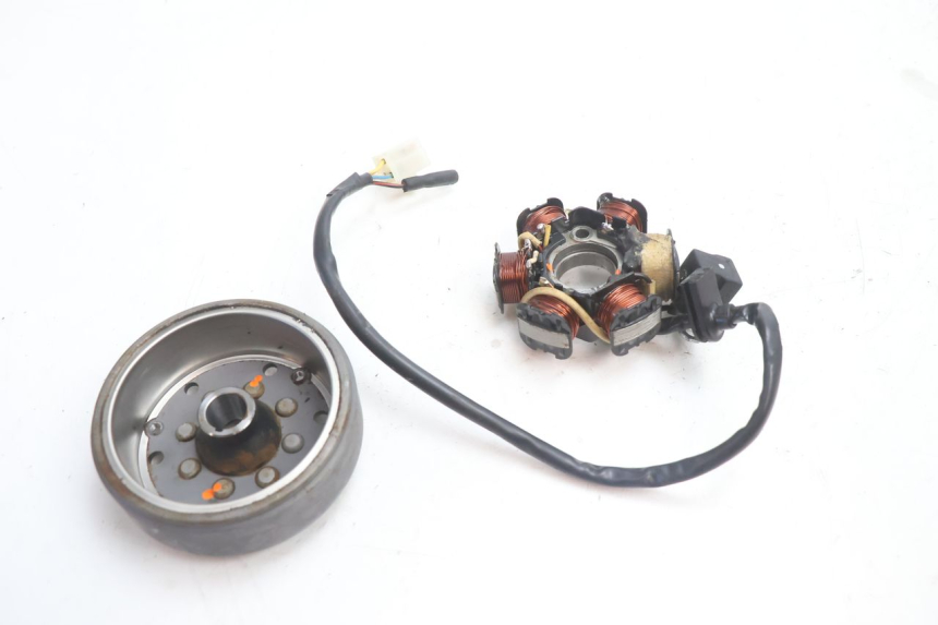 photo de ROTOR STATOREN PEUGEOT KISBEE 2T 50 (2010 - 2017) - Detail van het onderdeel