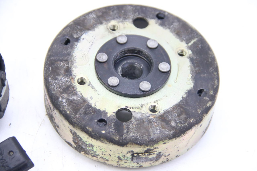 photo de ROTOR STATOREN PEUGEOT KISBEE 4T 50 (2010 - 2017) - Andere kijkhoek