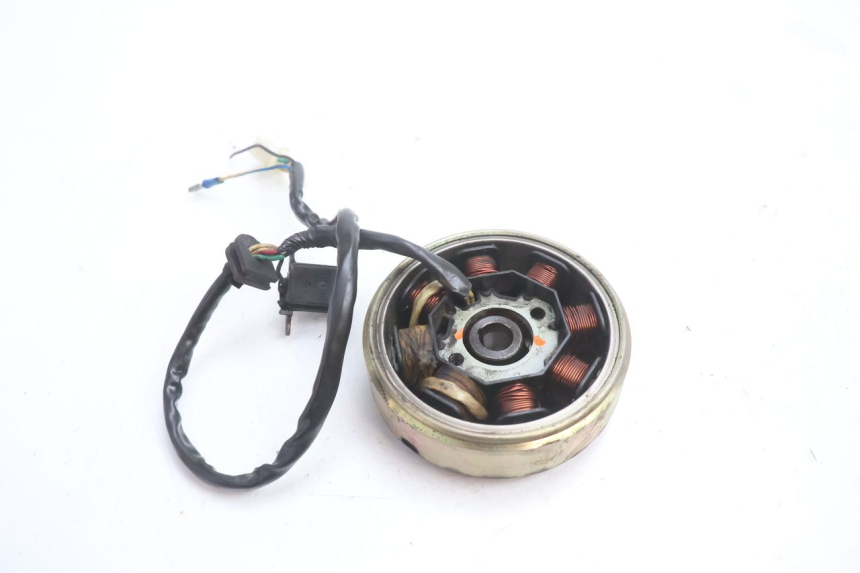 photo de ROTOR STATOREN PEUGEOT KISBEE 4T 50 (2010 - 2017) - Andere kijkhoek