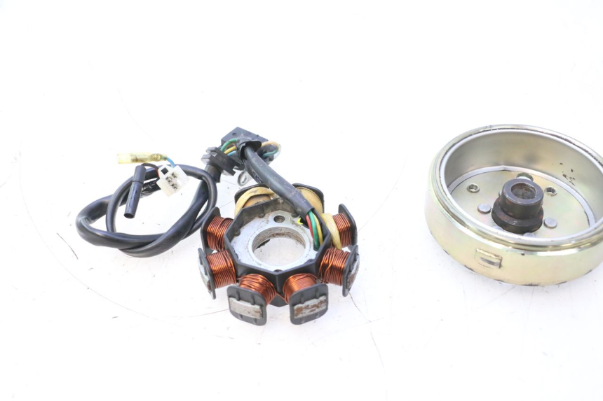 photo de ROTOR STATOREN PEUGEOT KISBEE 4T 50 (2010 - 2017) - Andere kijkhoek