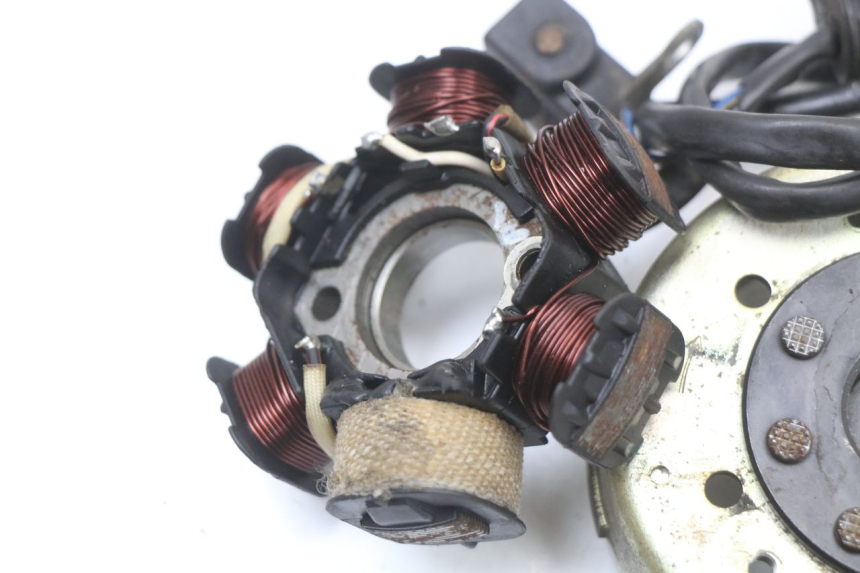 photo de ROTOR STATORE PEUGEOT LUDIX 50 (2008 - 2017) - Bevestigingspunten