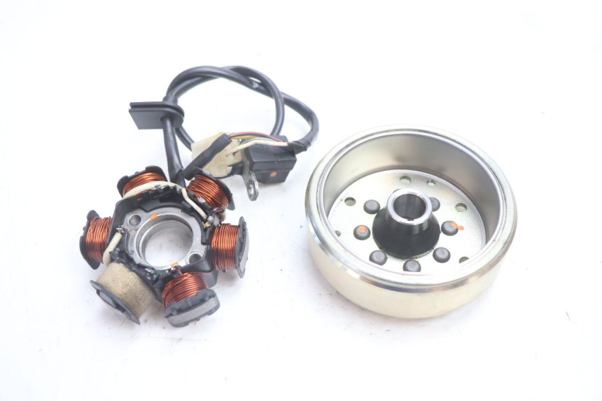photo de ROTOR STATOREN PEUGEOT LUDIX ONE 14P 50 (2004 - 2013) - Detail van het onderdeel