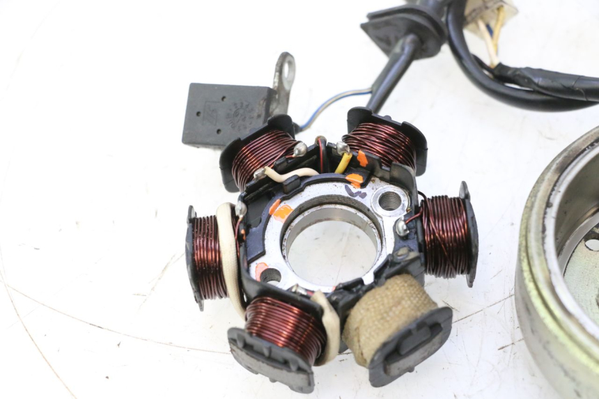 photo de ROTOR STATOREN PEUGEOT LUDIX ONE 50 (2004 - 2013) - Bevestigingspunten