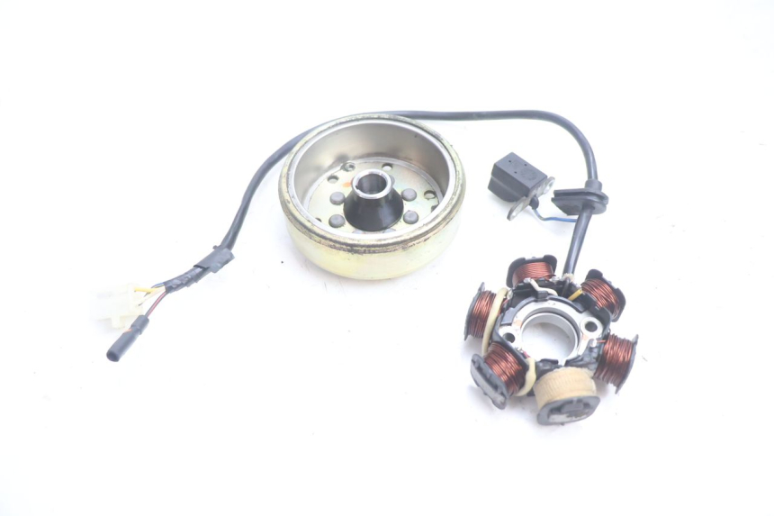 photo de ROTOR STATOREN PEUGEOT LUDIX ONE 50 (2004 - 2006) - Detail van het onderdeel