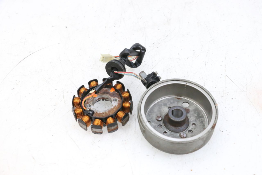 photo de ROTOR STATOREN YAMAHA NEO'S NEOS 2T 50 (1998 - 2007) - Bevestigingspunten